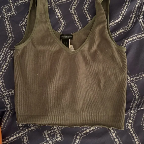 Tank Tops bundle - Picture 10 of 10